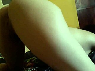 mi esposa muestra culo y vagina de perrito metiendo verga