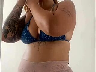 dei muito a buceta a noite e acordei desse jeito