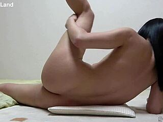 Hot japanese girl does naked yoga! 🧘‍♀️