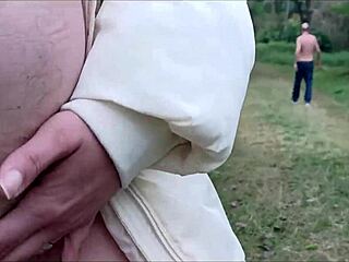 i show pussy in public park