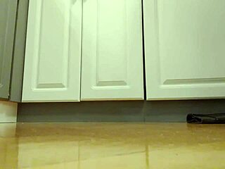 Fat girl masturbates to orgasm in converse sneakers