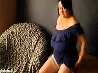 Brunette klaudiaambergirl masturbates in solo casting