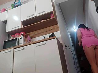 Sexo arriscado com amigo do meu marido