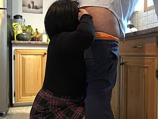 Milf Rimjob In Kitchen With Girls.