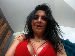 Milfycalla Shakes Huge Ass In Lingerie!