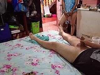 Mi Madrastra Me Descubre Masturb�ndome