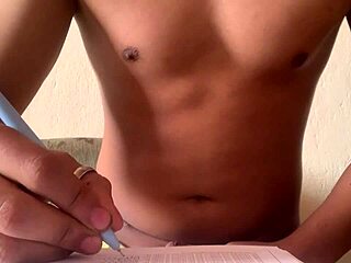 Masturbandome Mientras Hago Los Deberes