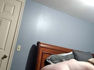 Marilyn Masturbates with Her Vibrator Intensely