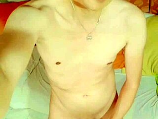 Masturbándome Usando Mi Nuevo Sombrero