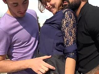 grosse adrénaline for melany in outdoor mmf threesome