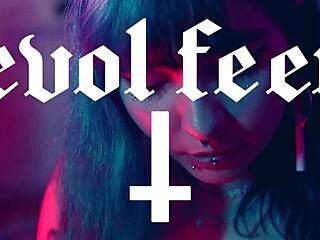 jerk to my pretty small 18+ feet 👣😉