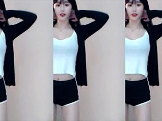 Chinese girl dances super fast routine