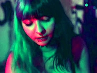 jerk to my pretty small 18+ feet 👣😉