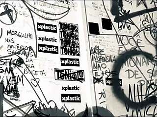 jerk to my pretty small 18+ feet 👣😉