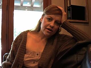 REDHEAD LESBIAN BIMBO LOVES PINK TACO EATEN OUT