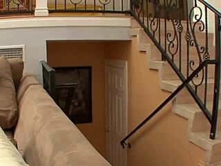 Blonde gets a quick passionate fuck.