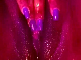 gostosa ebony masturbating pussy to orgasm