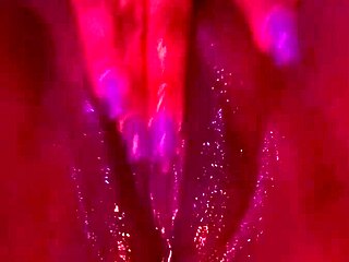 gostosa ebony masturbating pussy to orgasm