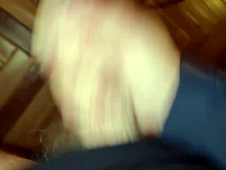 Arrivo a Casa e Trovo la Matrigna in Doccia Mi Sego e Sborro Mentre Si Doccia - Enorme Cazzo e Sborrata Pazzesca