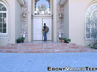 Cute Ebony Teen 18+ Amateur Gets Oral Action