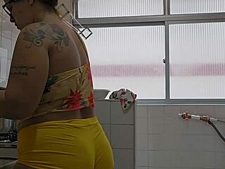 Hey, married slut wears short shorts tight on her ass?