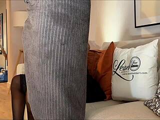 Hey, check out this hot news reporter surprising a CFNM big cock guy! 😘🍆