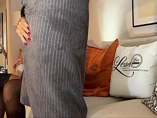 Hey, check out this hot news reporter surprising a CFNM big cock guy! 😘🍆