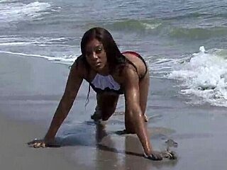 I Crave That Ebony Waves Public Beach Dildo Fucking In Florida