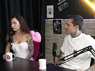 Percebeu Que Dava Pra Ganhar Dinheiro Fazendo Putaria Teve o Pau Elogiado e as Posições Favorita Deles - Jujube Delícia Sheer Red