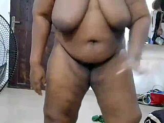 uhh rate my sexy dance with chubby curves and hairy armpits in lingerie