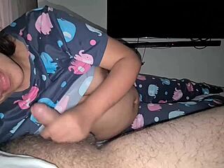 Pregnant Single Woman Let Me Cum Inside Her Filled Pussy Since She's Already Pregnant