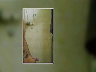 um pequeno compilado meu tomando banho e se masturbando até gozar muito