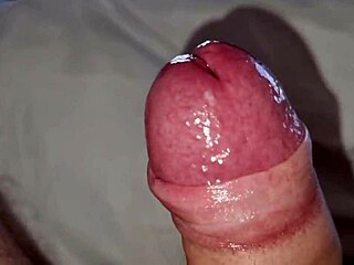 amatoriale sborrata mattutina mi sono svegliato arrapato e mi sono segato ho svuotato le mie grosse palle