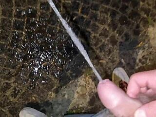 asmr priv� - compilation di pisciate di un grosso cazzo italiano in pubblico e in casa ti piscio in bocca troia - docce dorate - guarda come piscio per te e godi