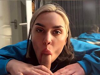 Best friend's girlfriend gives unforgettable blowjob during his store run