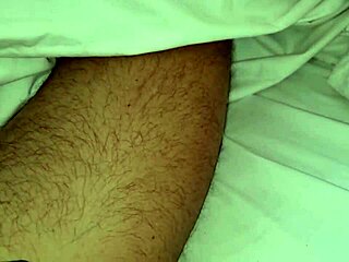 amatoriale sborrata mattutina mi sono svegliato arrapato e mi sono segato ho svuotato le mie grosse palle