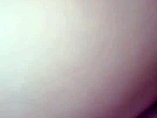 me hecha el panty a un lado y me folla el culo bien rico