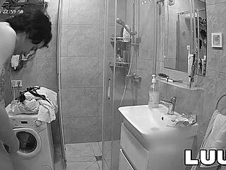 Whoa, Check Out This Webcam Couple's Steamy Homemade Shower Thrill!