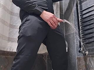 asmr priv� - compilation di pisciate di un grosso cazzo italiano in pubblico e in casa ti piscio in bocca troia - docce dorate - guarda come piscio per te e godi