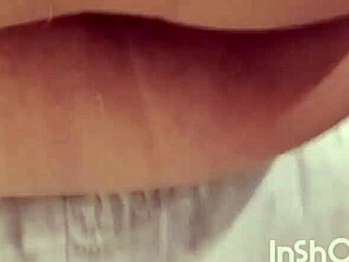 me hecha el panty a un lado y me folla el culo bien rico