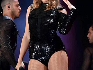 Whoa, Taylor Swift in this jerk off challenge with metronome is super hot 😏🔥