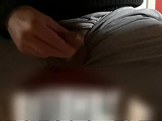 Masturbation under the desk? Sneaky voyeur creampie action! 😏🍆