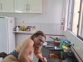 Negao Me Chupou Em Cima Da Pia E Depois Me Fodeu Gostoso No Sofa Com Seu Grande Pau Preto