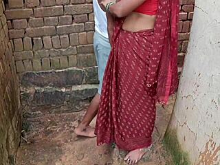 Hindi Madem Ki Chudai Outdoor Me