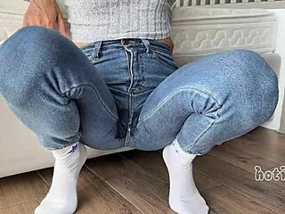 She loses the challenge and ends up squirting three times in wet orgasm game