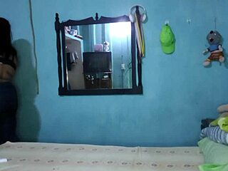 Me escondo del marido de mi vecina y la follo de perrito, me da unas mamadas ricas