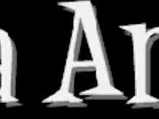 lisa ann spreads her thick legs wide open