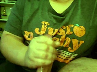 Quick handjob session with girlfriend turns exciting before heading out to work