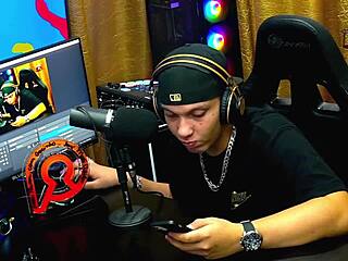 ruan pediu um beijo pra bruna lambertini ela sentou pelada no colo dele o pau subiu