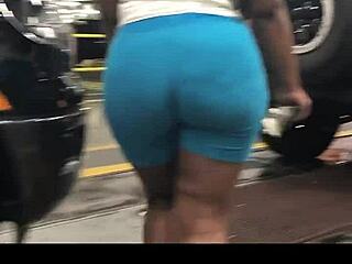 Ebony Woman with Thick Booty Strolling in Spandex Captured Candidly